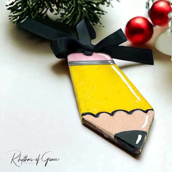 Personalized Ornament Perfect for Celebrating Your Child's First Year of School - Picture 5 of 11